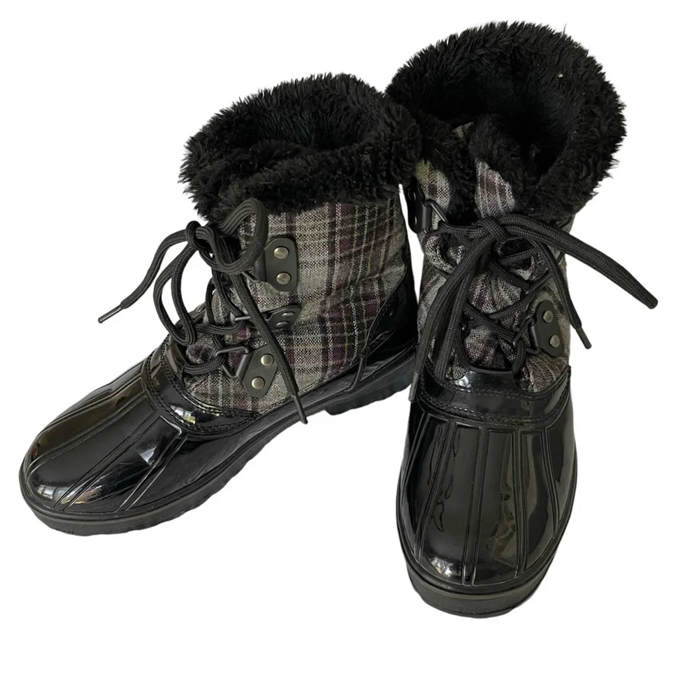 Bass Plaid Rubber Boots by G H Bass. Grey and black Size 8